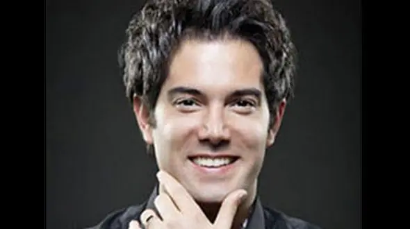 فیلم آواز خوانی بهشتی  امیرعلی نبویان با آهنگ محسن چاوشی ! / همه سوپرایز شدند !