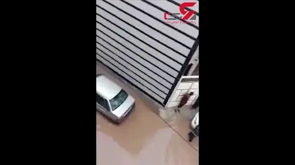غرق شدن خودروهای مردم در حصیرآباد اهواز + فیلم
