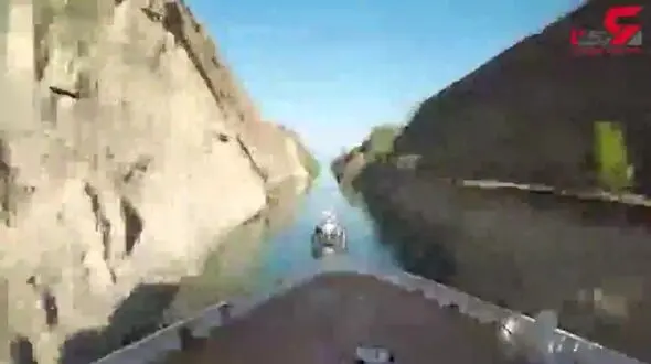 دست فرمان دیدنی ناخدای یک کشتی در عبور از کانال باریک آبی + فیلم 