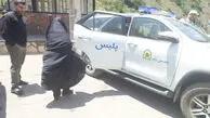 جاماندن زن ۷۵ ساله از کاروان تشییع رهبری شهید در جاده چالوس / ماموران پلیس راه فرشتگان نجاتش شدند + عکس ها
