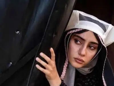 فیلم/ بزم شیرین مشاعره دایه‌های محبوبه و داماد در سریال نرگس آبیار که سوژه شد / رقابت شعرگونه در خانه عروس 