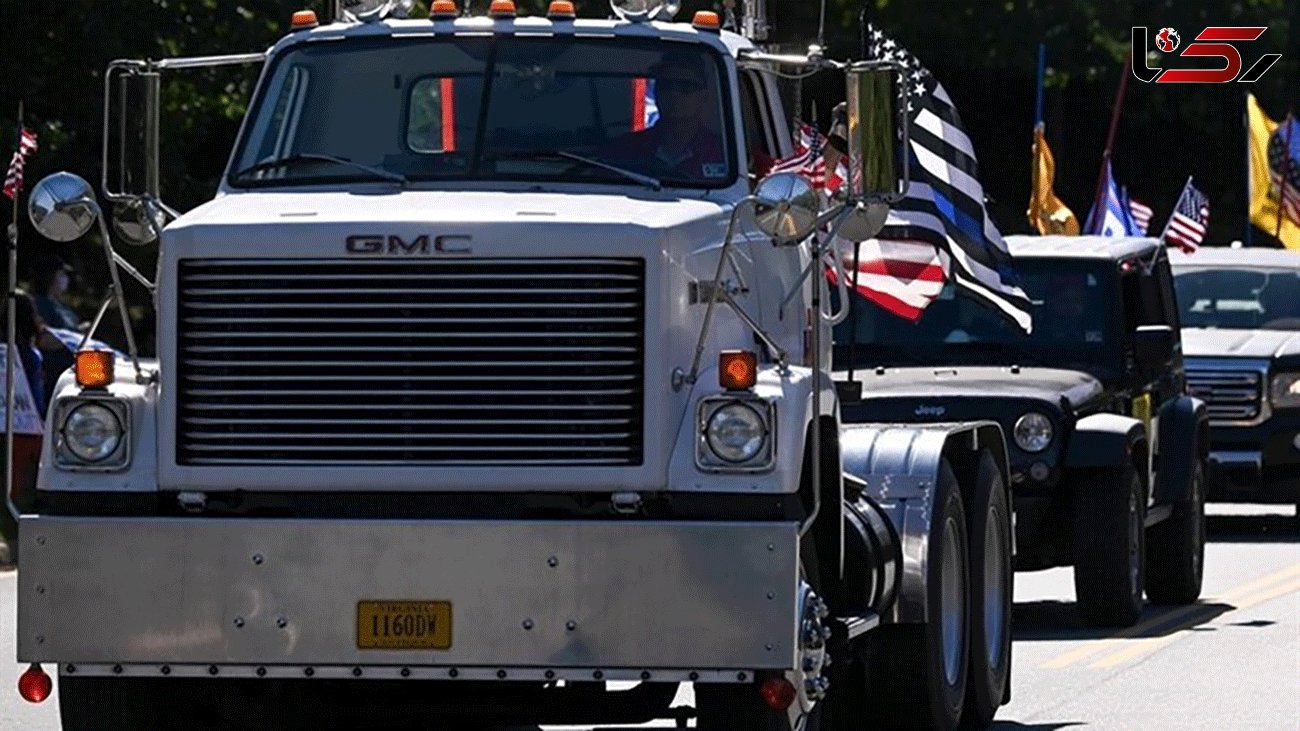 Convoy of Trump Supporters’ Chase Biden Campaign Bus out of Town 