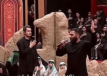 فیلم مداحی باشکوه شرکت کننده حسینیه معلی/ اشک از چشم همه سرازیر شد / یا اباعبدالله آقای من ...!