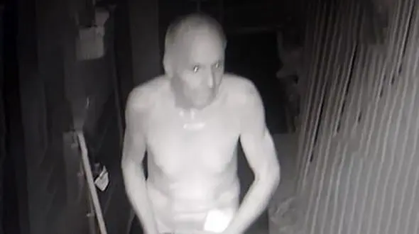 پیرمرد لخت مشتری عجیب رستوران های لوکس+ عکس