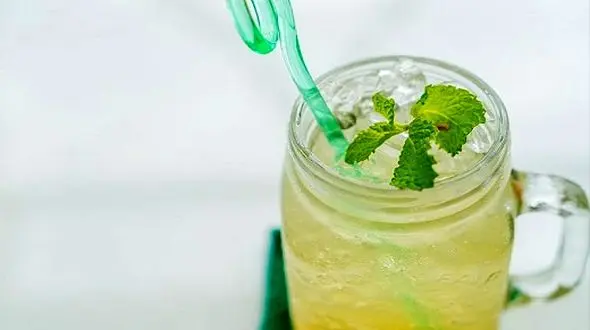 دفع سنگ کلیه با یک نوشیدنی طبیعی