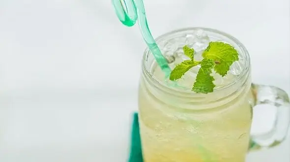 دفع سنگ کلیه با یک نوشیدنی طبیعی