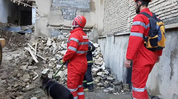 ماموریت های خطرناک در 7 نقطه ایران / از لحظه زلزله سی سخت تا مردم گرفتار در کولاک + عکس ها