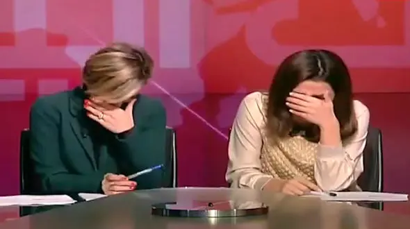 گویندگان خبر تلویزیون با دیدن اتفاقی عجیب در پشت صحنه از خنده روده بر شدند و ..+فیلم