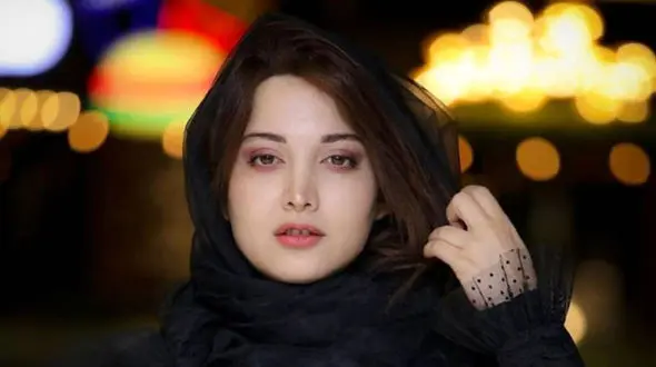 مهاجرت قطعی روشنک گرامی از ایران ! / مادر خیلی جوان و جذاب تر از خانم بازیگر در امریکا !