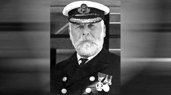 فروش آینه ترسناک تایتانیک در یک‌ حراجی +عکس