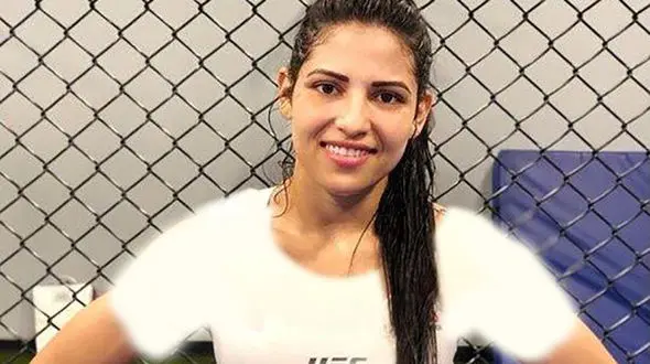 دختر رزمی کار معروف خلافکار مسلح را تا سرحد مرگ کتک زد+ تصاویر
