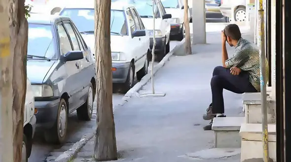 اعلام نرخ رسمی ۷.۶ درصدی بیکاری؛ بزک آماری بر چهره‌ی اقتصاد پوسیده است/ کشور دچار بحران تلف شدن سرمایه انسانی شده 