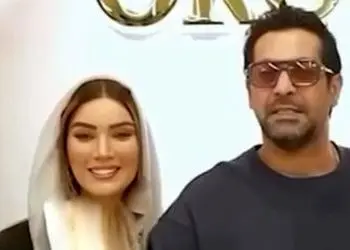 فیلم/ اولین عاشقانه‌ دلنشین متین ستوده و کامران تفتی تازه عروس داماد بین مردم / داماد چقدر زیبا به متین خانوم گرمای عشق میده ...