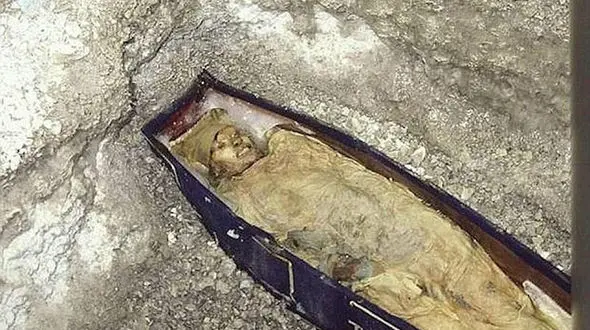 گروهی زن پژوهشگر در بین مومیایی های قطب بودند