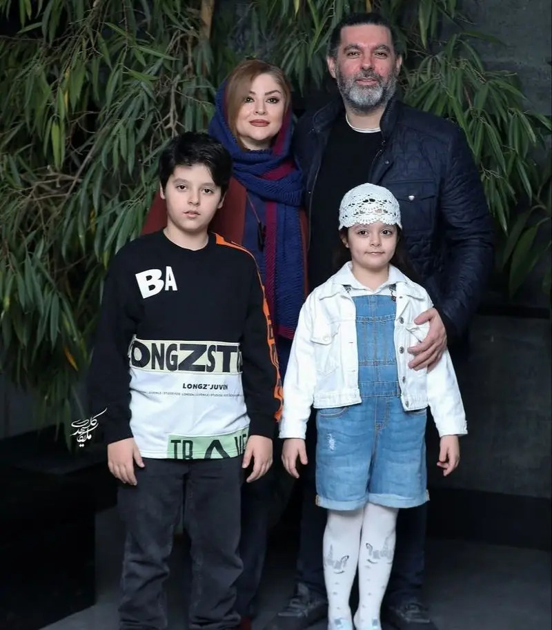 محسن کیایی و همسر و فرزندانش