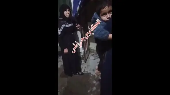 ماجرای جنجالی اجبار یک زن سوری به بوسیدن پای مادر شوهرش + فیلم