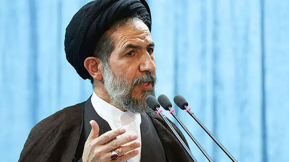 خطبه های نماز جمعه امروز/ مسئولان خود را مصون از خطا ندانند و پذیرای نقد مردم باشند/ نصیحتِ برآمده از محبت، دوستی خلق می‌کند نه شکاف، چنین نصیحتی وحدت می آفریند نه اختلاف