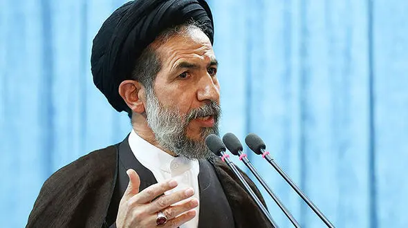 خطبه های نماز جمعه امروز/ مسئولان خود را مصون از خطا ندانند و پذیرای نقد مردم باشند/ نصیحتِ برآمده از محبت، دوستی خلق می‌کند نه شکاف، چنین نصیحتی وحدت می آفریند نه اختلاف
