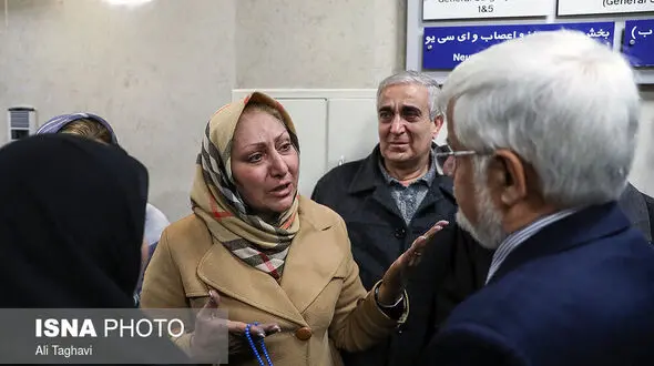 تصویر فریاد بر سر عارف توسط مادر یکی از قربانیان تصادف ارابه مرگ علوم تحقیقات+ عکس
