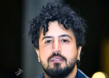 شباهت عجیب مهرداد صدیقیان به پدر تازه درگذشته اش!