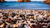 زیباترین ساحل شیشه ای حاصل زباله های مسافران+عکس