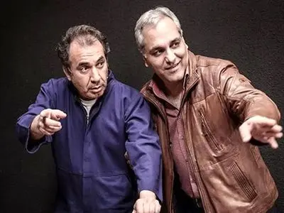 سکانس خندان/زهتاب به چه نازی از لای موهاش سنجاق در میاره سیامک و مدیری پاچیدن از خنده 