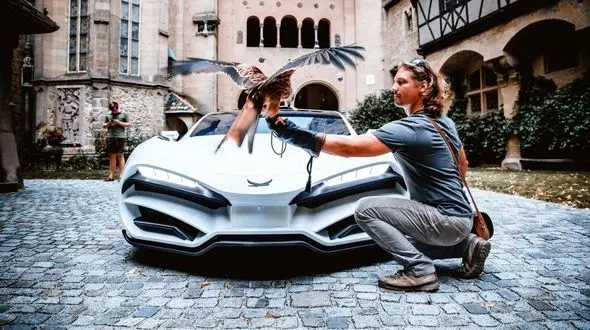 
خودرویی که با الهام از پرنده شاهین ساخته شد
