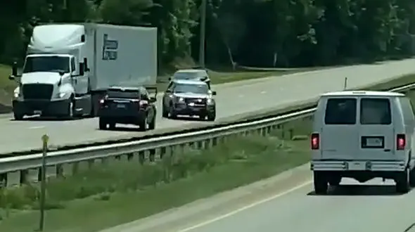 حواس پرتی راننده 85 ساله کار دستش داد + فیلم