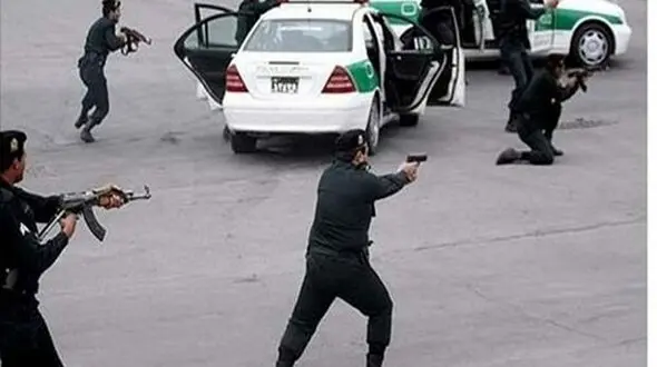 نجات معلم کرمانی با فداکاری مامور پلیس / شرور مسلح چشم بسته شلیک می کرد