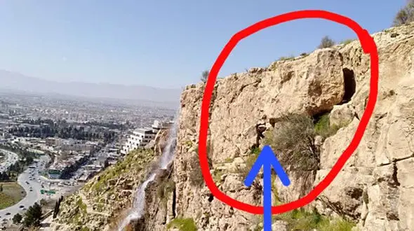 این سنگ بسیار بزرگ  دروازه قرآن شیراز را ویران می کند + عکس