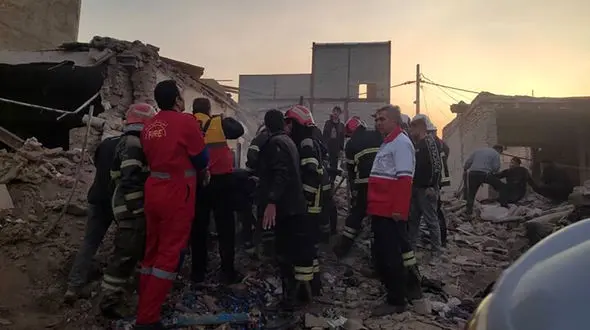 ریزش کامل یک ساختمان در همدانک بهارستان + عکس