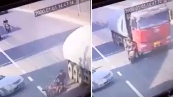 لحظه تصادف مرگبار دو موتور سوار با کامیون + فیلم
