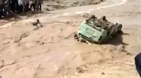 اجساد مسافران عراقی در سیل مشهد پیدا شد / همگی سوار بر ون بودند