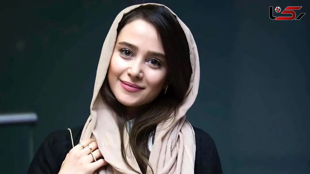 عکس الناز حبیبی در کافه 