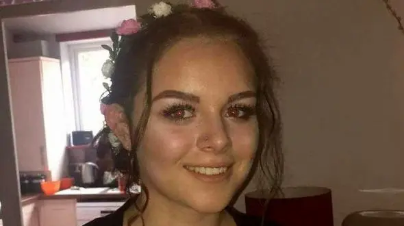 مادر این دختر 15 ساله با انتشار عکس او از مردم کمک خواست +عکس