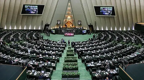 مجلس از پیش فروش بنزین در دولت روحانی تحقیق و تفحص می کند