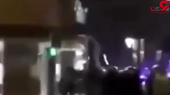 وضعیت اسف بار مدعی دموکراسی در جهان به گونه ای طنز آمیز + فیلم