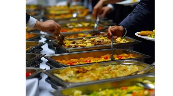 کرونا می گیریم چون دستورات وزارت بهداشت چکشی نیست ! / ممنوع نبودن مراسم عزا و شادی! 