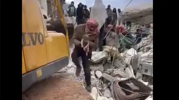 فیلم تلخ از تولد یک نوزاد سوری زیر آوار زلزله که مادرش جان باخت