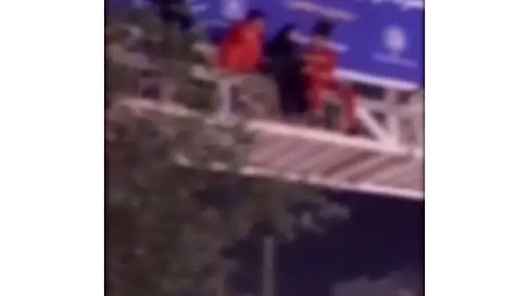 فیلم لحظه نجات دختر جوان در تصمیم خطرناکش + هشدار