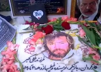 فیلم آواز باشکوه و احساسی پسر ایرج قادری سر مزار ابهت سینما /  با آهنگ سوزناک همه اشک ریختند !