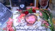 فیلم آواز باشکوه و احساسی پسر ایرج قادری سر مزار ابهت سینما /  با آهنگ سوزناک همه اشک ریختند !