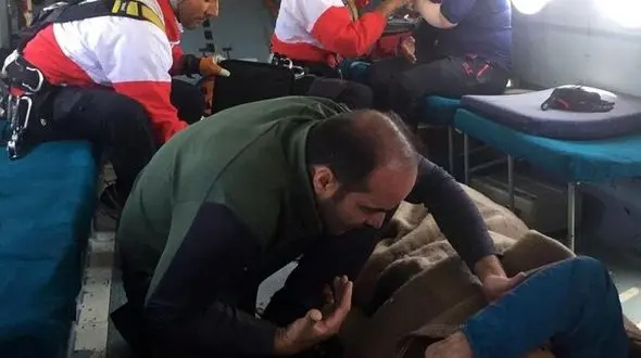 فیلم نجات مرد کوهنورد در ارتفاعات صعب‌العبور علم‌کوه+ فیلم