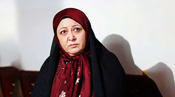 پوشش نامتعارف خانم بازیگر ایرانی در فرش قرمز برلین ! / لیلی فرهادپور جنجالی شد !
