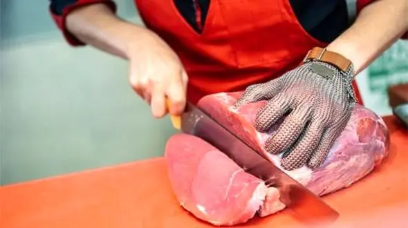 ببینید | مهارت چشم‌نواز یک دختر جوان در قصابی/ هنرنمایی با چاقو، ساطور و مچ‌بند ایران!