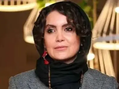 عکس ها / نگاهی به چیدمان مجلل خانه  دوبلکس  سامیه لک بازیگر سریال آنام با منظره چشم نواز/ از لوستر آویز مجلل تا تابلو های هنری، مبلمان چستر و...