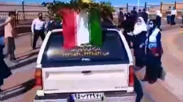 خاکسپاری پیکر نخستین زن پرستار کرونایی ها در لرستان با ادای احترام نظامی + فیلم 