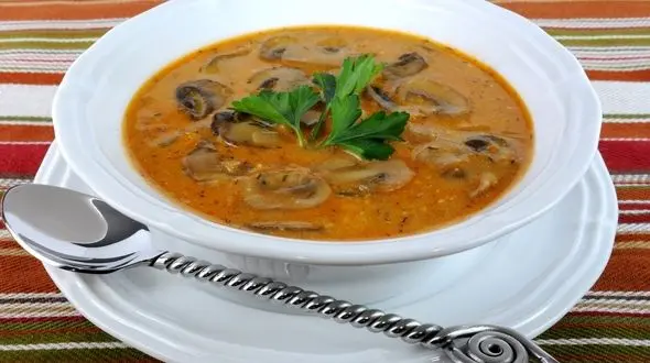 سوپ پاییزی با جعفری خرد شده+دستور پخت