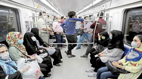 عکس/ وضعیت جالب و خنده دار یک دختر ایرانی در متروی تهران
