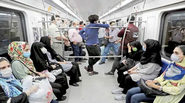 عکس/ وضعیت جالب و خنده دار یک دختر ایرانی در متروی تهران